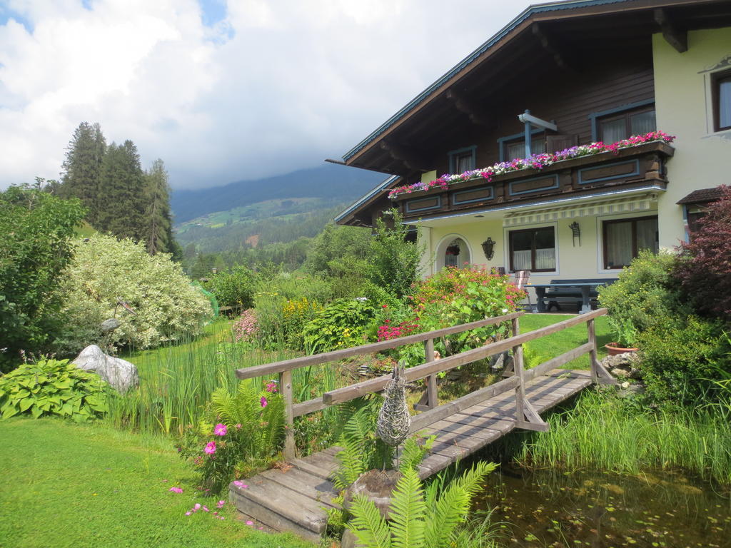 Gaestehaus Scharler Hotel Neukirchen am Grossvenediger Exterior photo